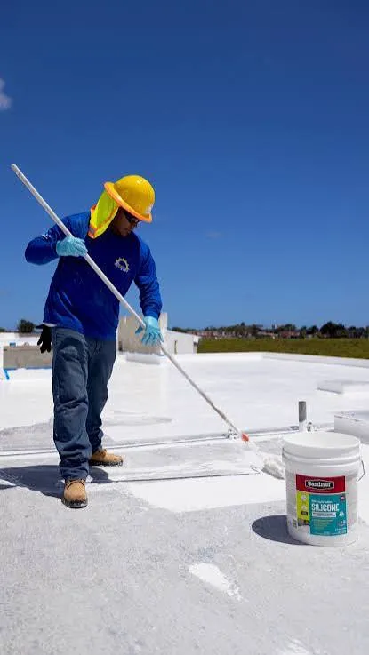 Trabajo de preparación y sellado sobre un techo de hormigón